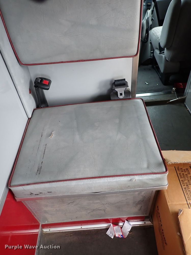 image for item HC9888 1998 Ford Econoline E450  Ambulance