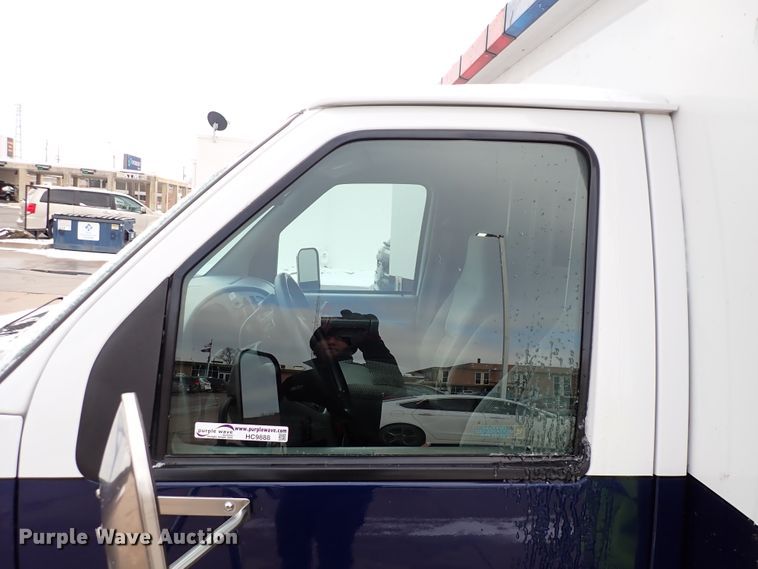 image for item HC9888 1998 Ford Econoline E450  Ambulance