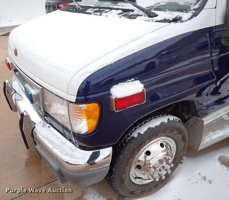 image for item HC9888 1998 Ford Econoline E450  Ambulance