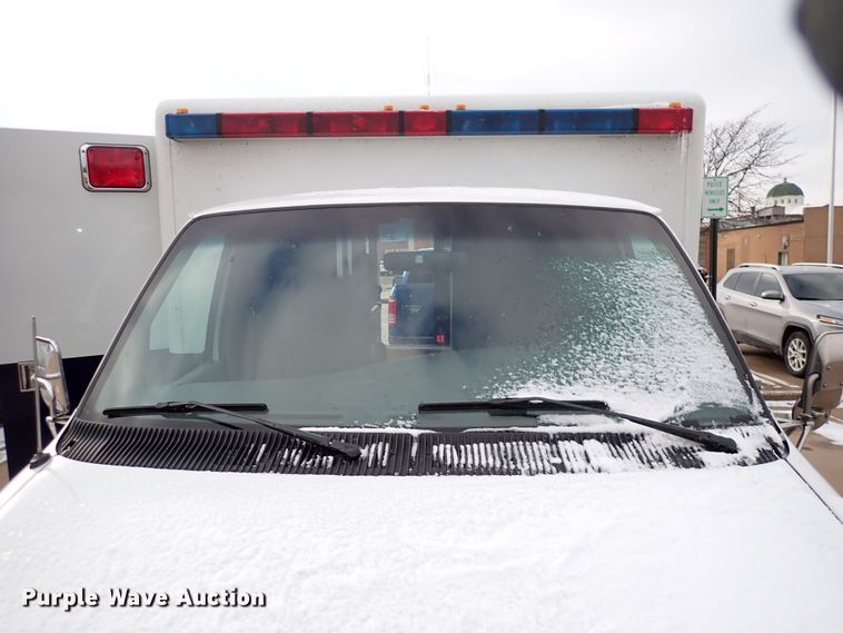 image for item HC9888 1998 Ford Econoline E450  Ambulance