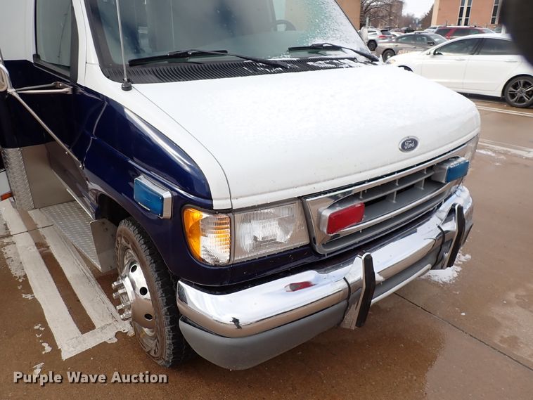 image for item HC9888 1998 Ford Econoline E450  Ambulance