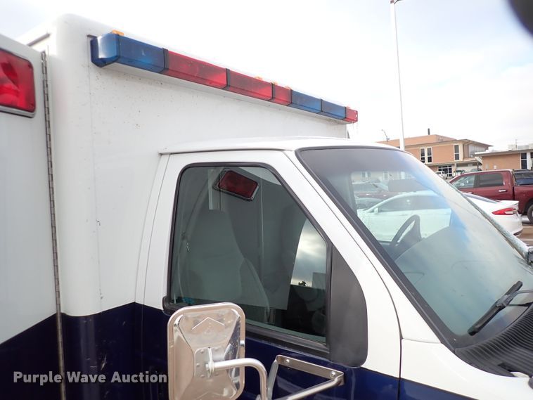 image for item HC9888 1998 Ford Econoline E450  Ambulance