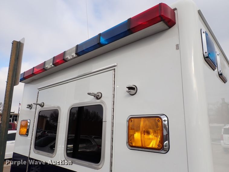 image for item HC9888 1998 Ford Econoline E450  Ambulance