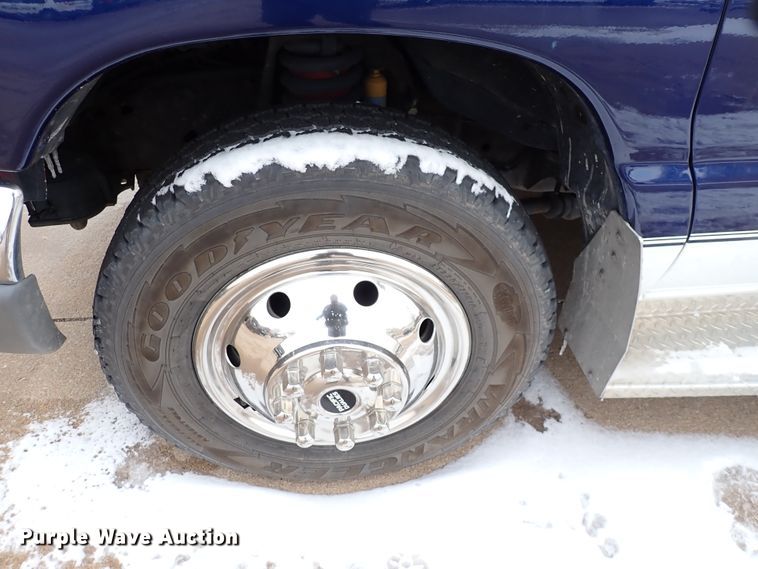 image for item HC9888 1998 Ford Econoline E450  Ambulance