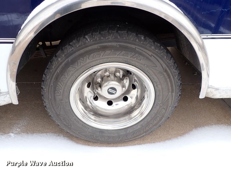 image for item HC9888 1998 Ford Econoline E450  Ambulance