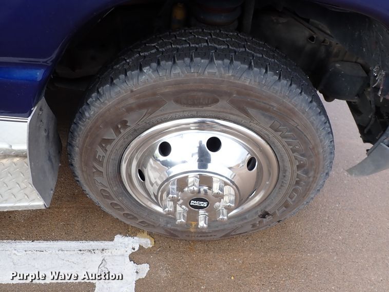 image for item HC9888 1998 Ford Econoline E450  Ambulance