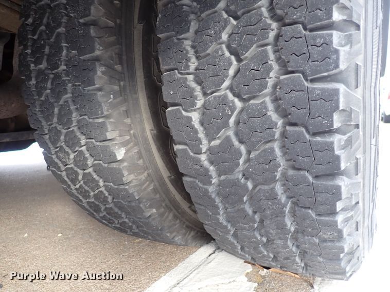 image for item HC9888 1998 Ford Econoline E450  Ambulance