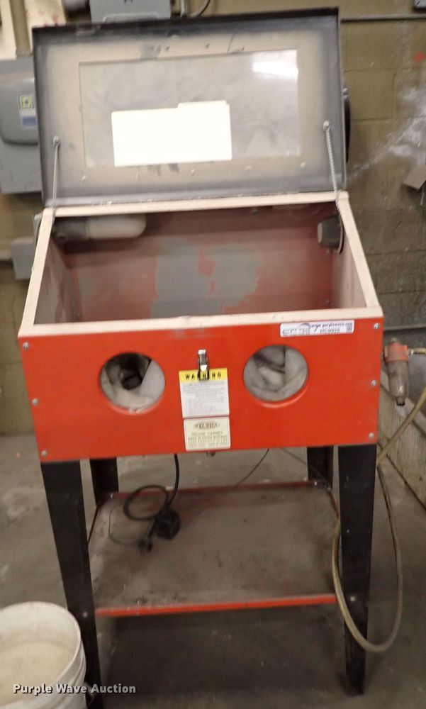 image for item HC9926 Sand blast cabinet