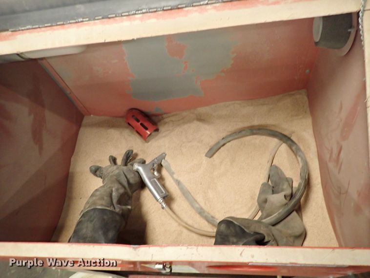 image for item HC9926 Sand blast cabinet