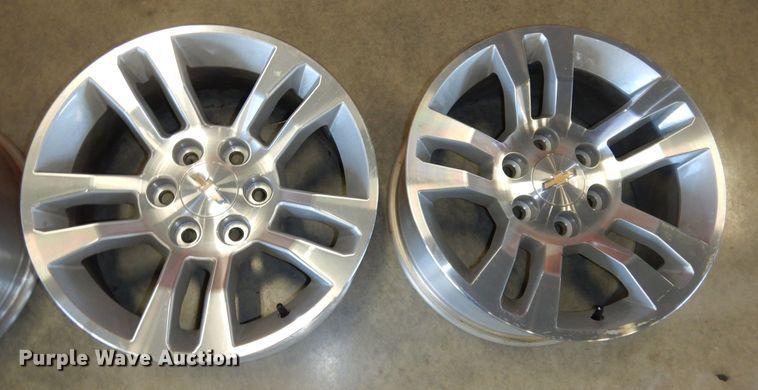 image for item HD9631 (4) 18" aluminum wheels