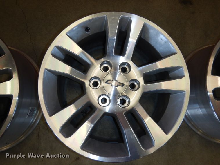 image for item HD9631 (4) 18" aluminum wheels