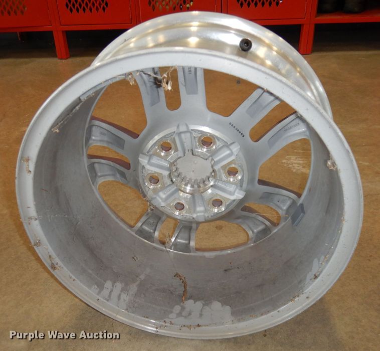 image for item HD9631 (4) 18" aluminum wheels