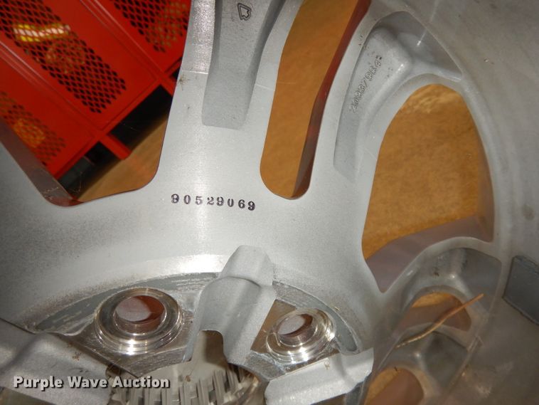 image for item HD9631 (4) 18" aluminum wheels