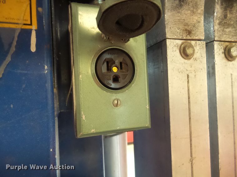 image for item HF9734 Up Right UL-31  vertical lift