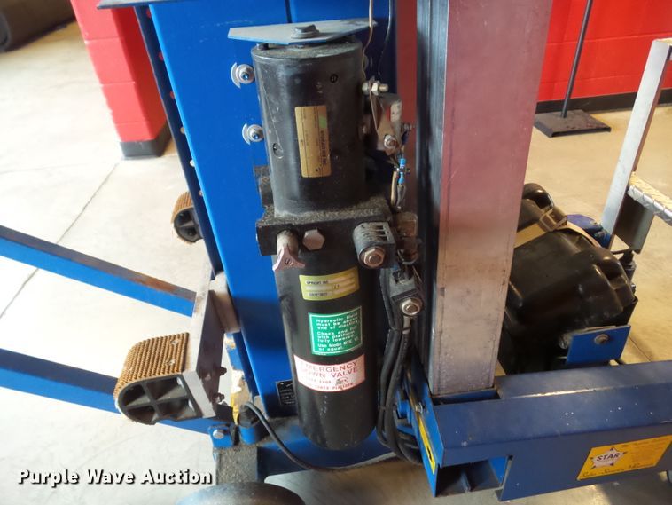 image for item HF9734 Up Right UL-31  vertical lift