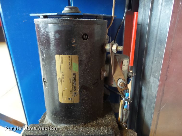 image for item HF9734 Up Right UL-31  vertical lift