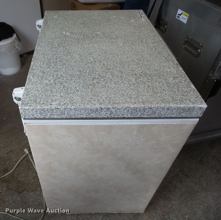 image for item HF9735 GE FH7D chest freezer