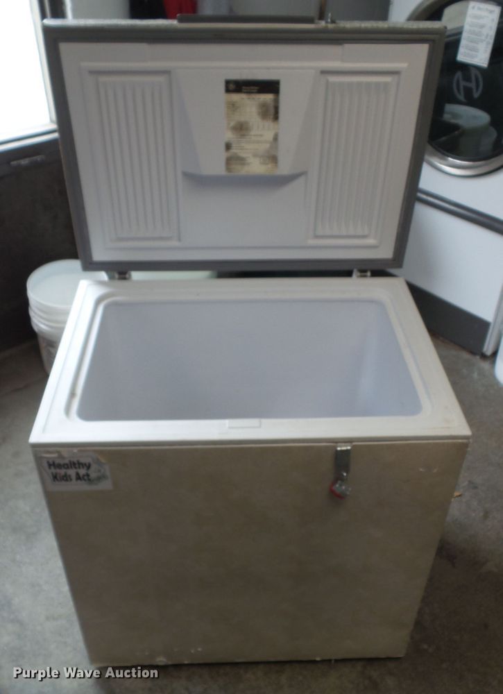 image for item HF9735 GE FH7D chest freezer