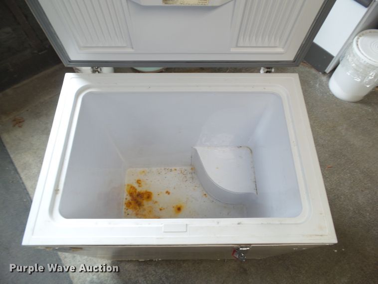 image for item HF9735 GE FH7D chest freezer