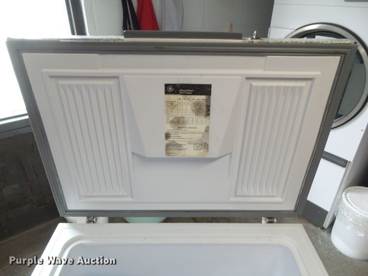 image for item HF9735 GE FH7D chest freezer