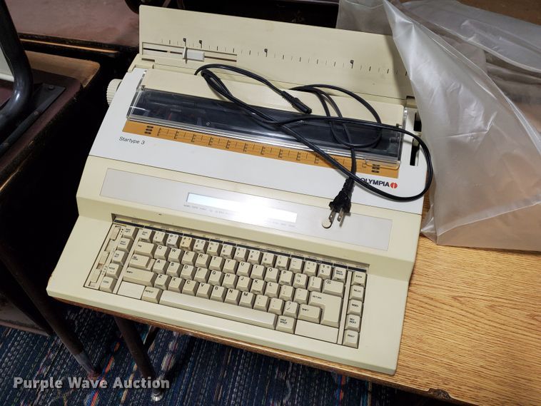 image for item HO9544 Approximately 28 student desks