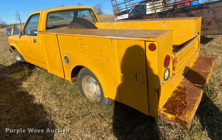 image for item HR9412 1988 Dodge Dakota  utility bed pickup truck