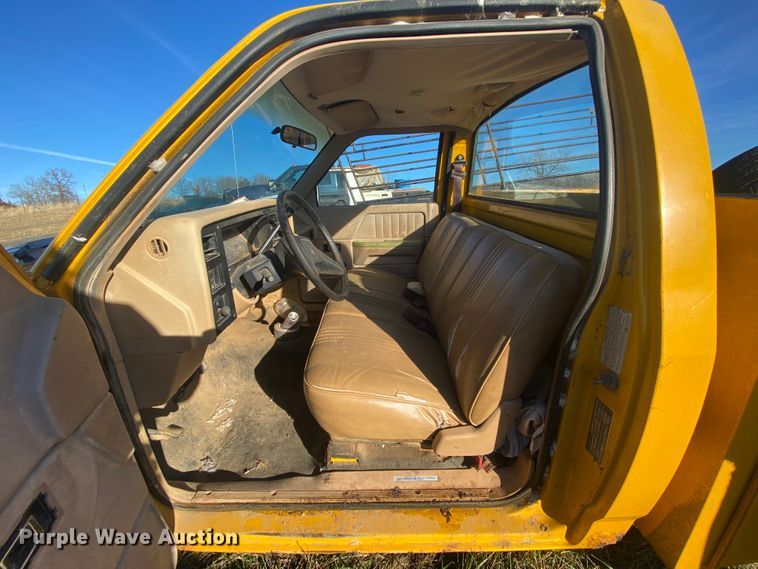 image for item HR9412 1988 Dodge Dakota  utility bed pickup truck