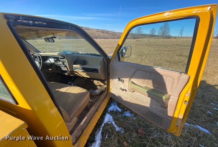 image for item HR9412 1988 Dodge Dakota  utility bed pickup truck