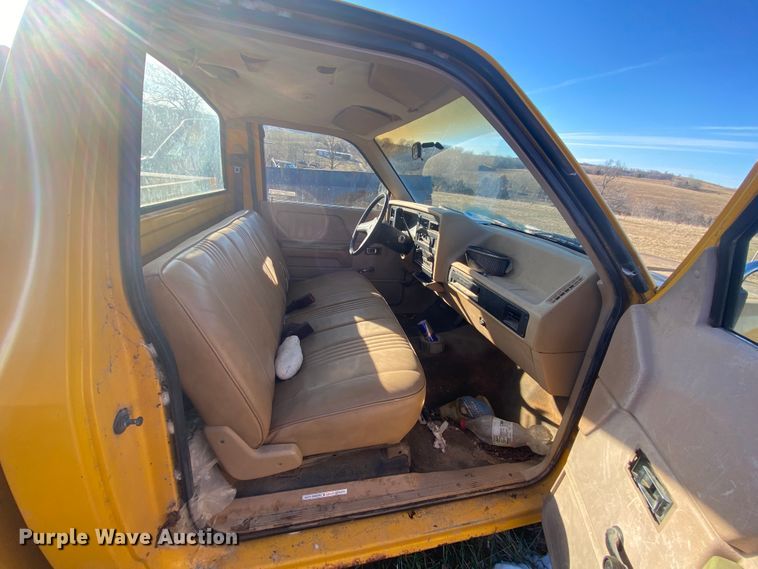 image for item HR9412 1988 Dodge Dakota  utility bed pickup truck