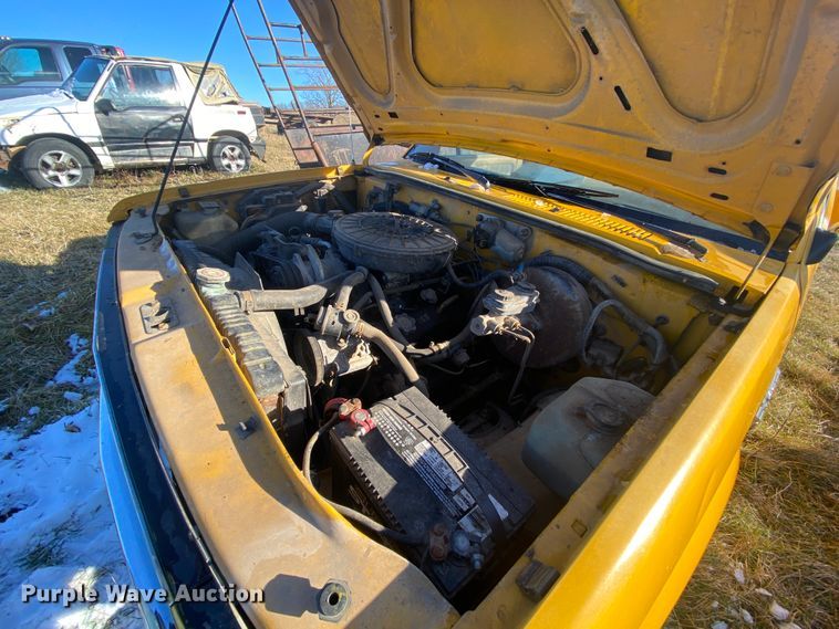 image for item HR9412 1988 Dodge Dakota  utility bed pickup truck