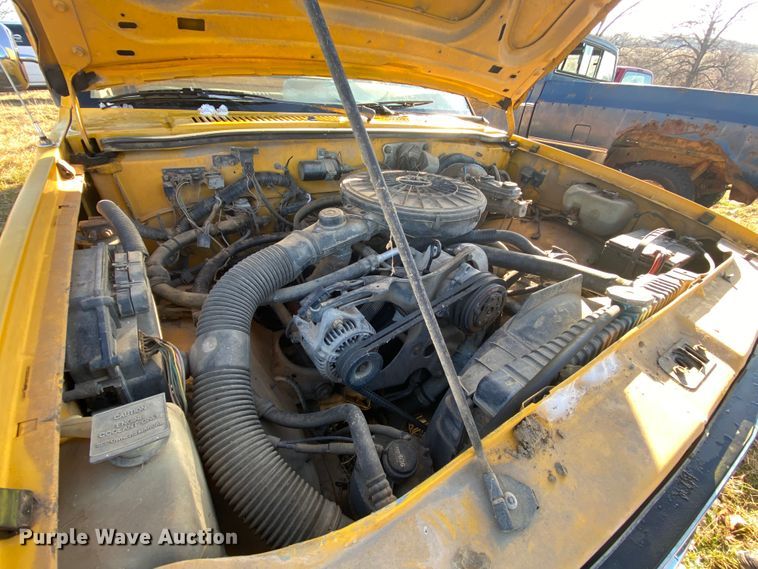 image for item HR9412 1988 Dodge Dakota  utility bed pickup truck