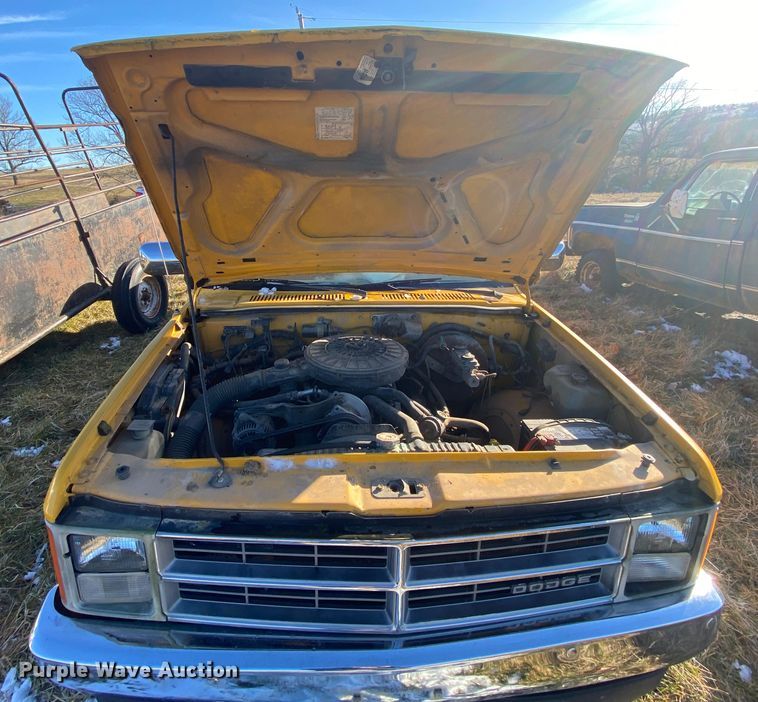 image for item HR9412 1988 Dodge Dakota  utility bed pickup truck