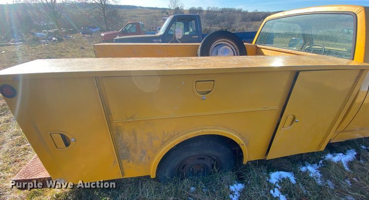 image for item HR9412 1988 Dodge Dakota  utility bed pickup truck