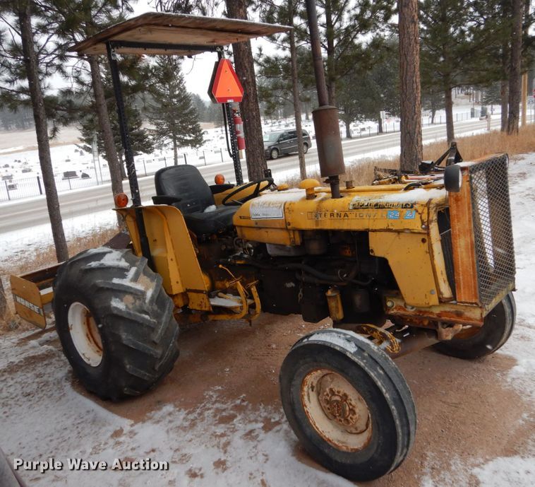 image for item HS9838 International 2444  tractor