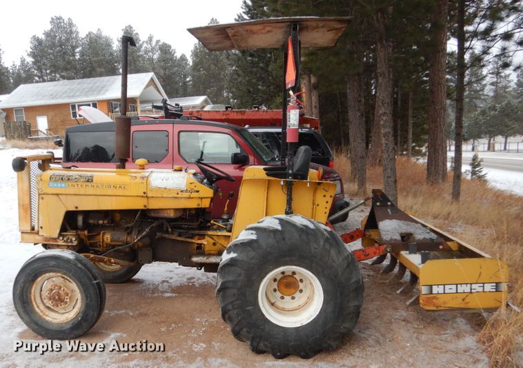 image for item HS9838 International 2444  tractor
