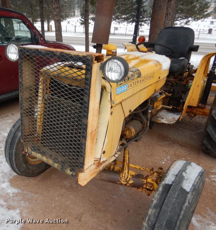image for item HS9838 International 2444  tractor