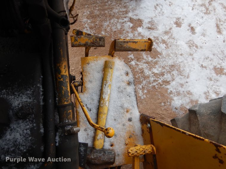 image for item HS9838 International 2444  tractor