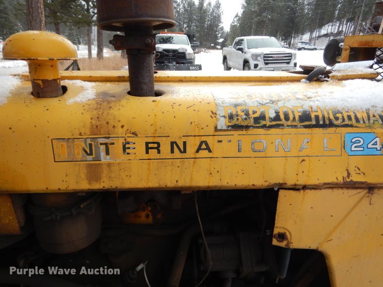 image for item HS9838 International 2444  tractor