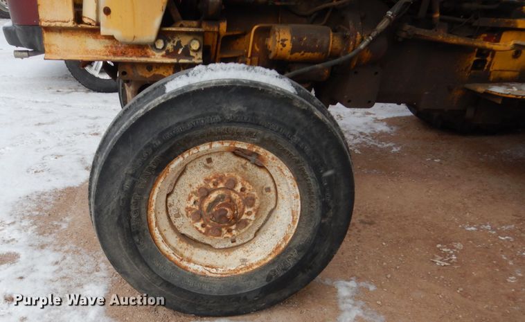 image for item HS9838 International 2444  tractor