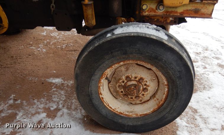 image for item HS9838 International 2444  tractor