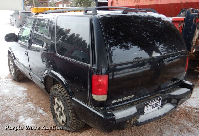 image for item HS9839 2002 Chevrolet Blazer  SUV