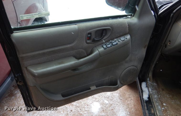 image for item HS9839 2002 Chevrolet Blazer  SUV