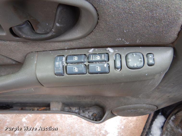 image for item HS9839 2002 Chevrolet Blazer  SUV