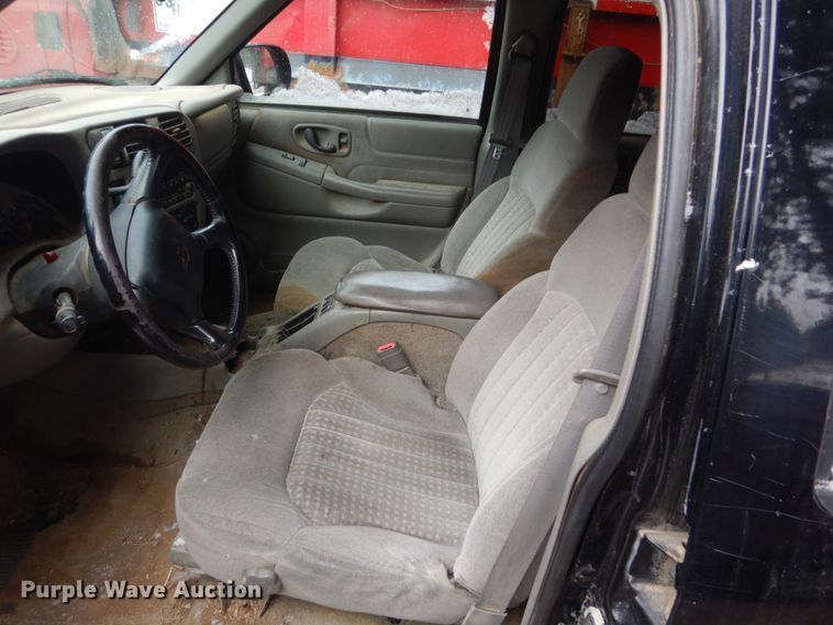 image for item HS9839 2002 Chevrolet Blazer  SUV