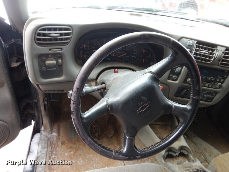 image for item HS9839 2002 Chevrolet Blazer  SUV