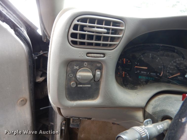 image for item HS9839 2002 Chevrolet Blazer  SUV