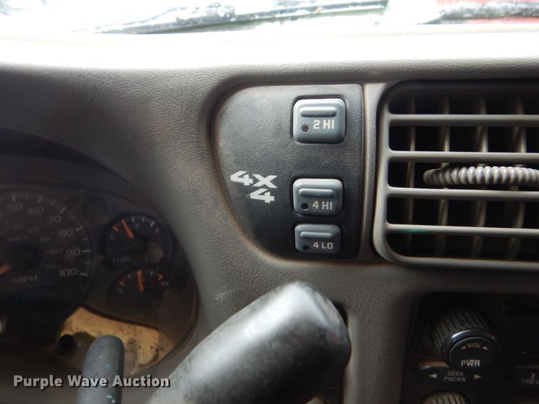 image for item HS9839 2002 Chevrolet Blazer  SUV