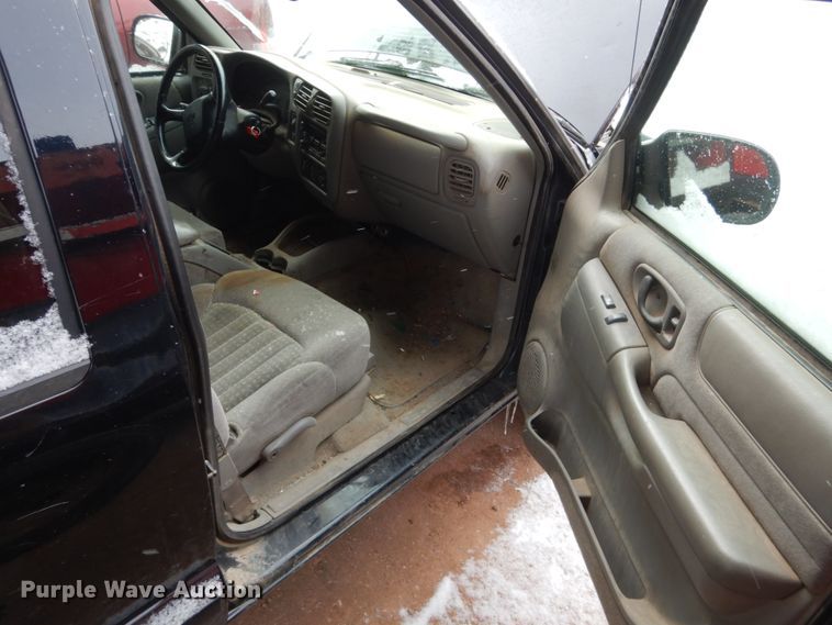 image for item HS9839 2002 Chevrolet Blazer  SUV