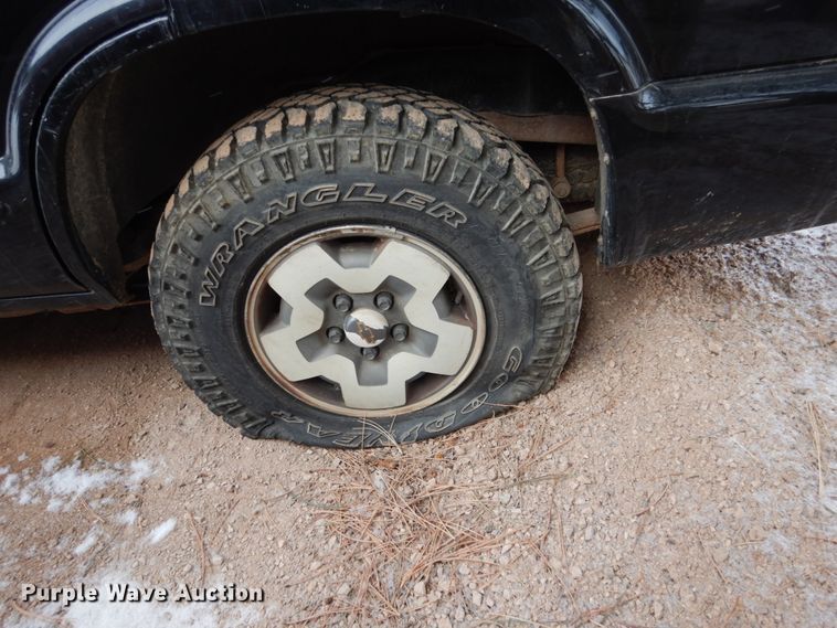 image for item HS9839 2002 Chevrolet Blazer  SUV