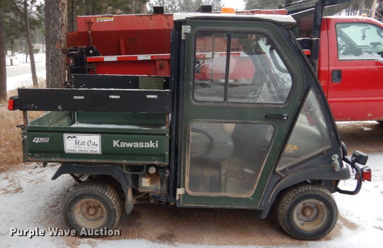 image for item HS9841 2004 Kawasaki Mule 3010  utility vehicle